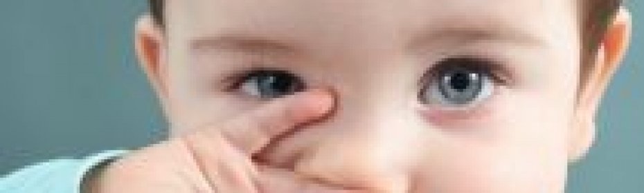 Заложенность носа у ребенка 5 лет. Зелёные сопли у ребёнка фото. Течет нос у ребенка но соплей нет.