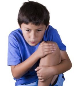 Болит колено у ребенка