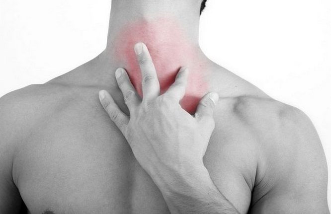 Почему при шейном остеохондрозе может болеть горло