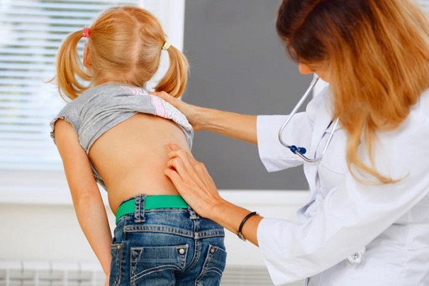 Причины боли в спине у детей